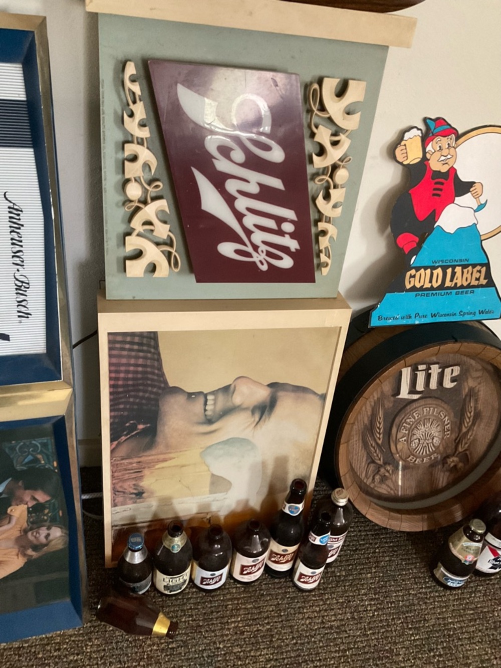 SCHLITZ BEER SIGN LIGHT